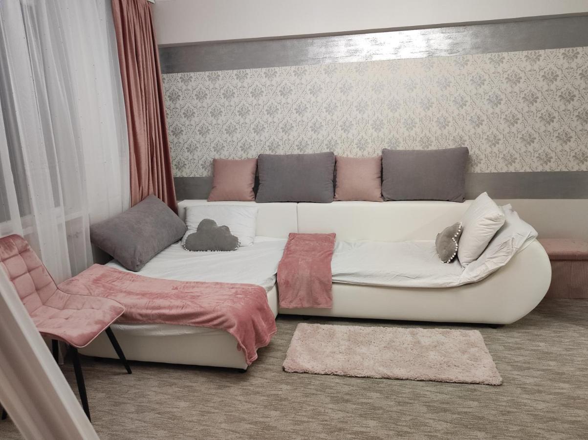 Midtown Apartment Орадя Экстерьер фото