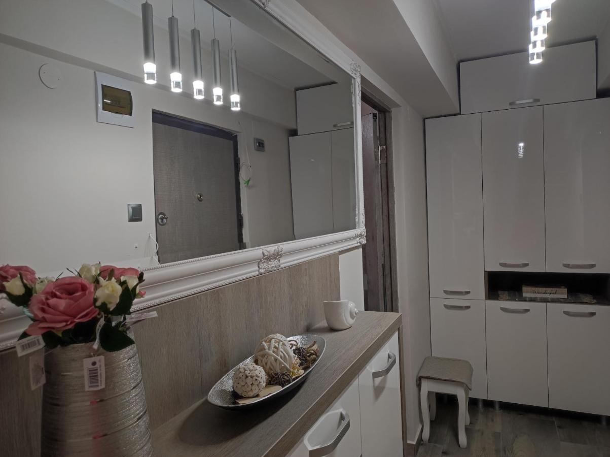 Midtown Apartment Орадя Экстерьер фото