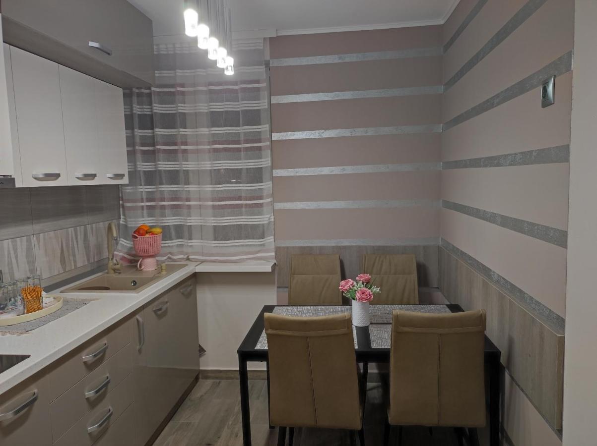 Midtown Apartment Орадя Экстерьер фото