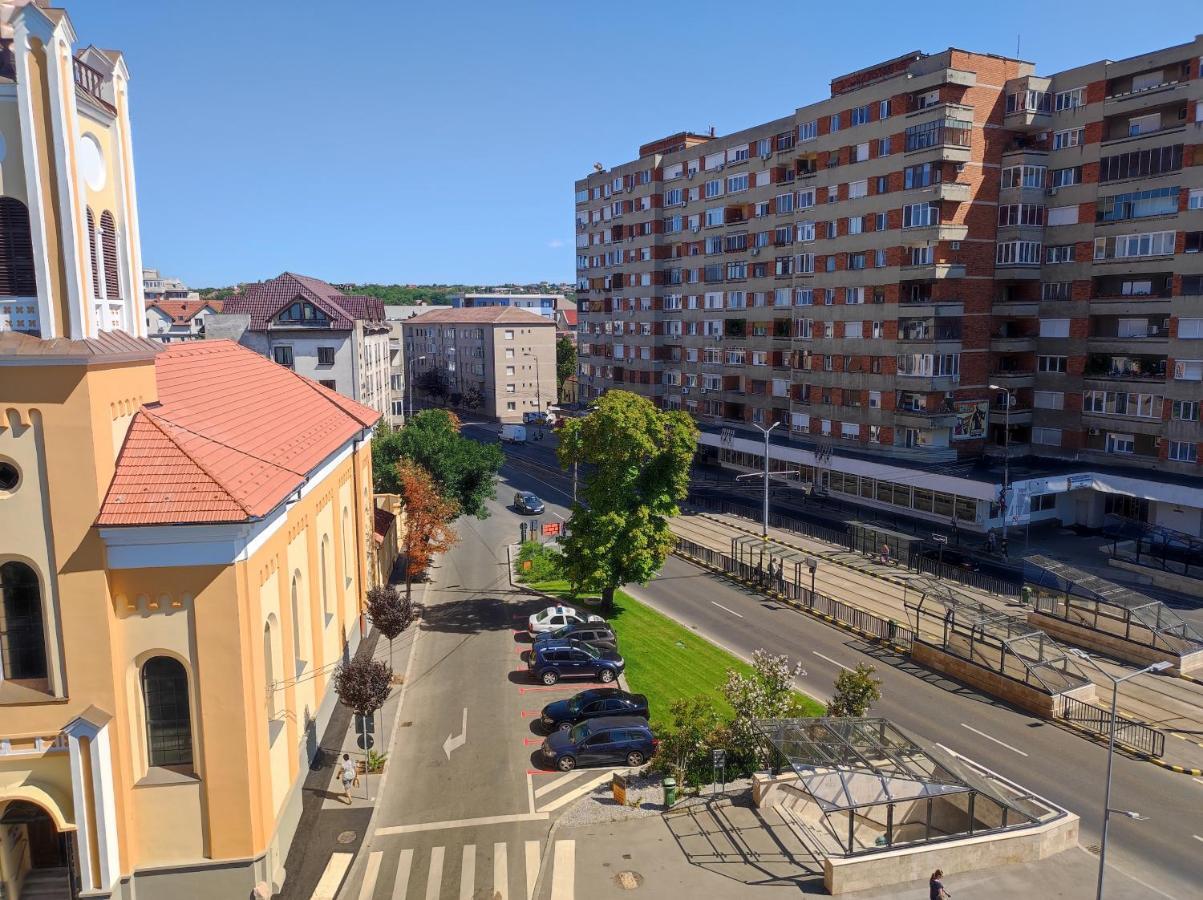 Midtown Apartment Орадя Экстерьер фото