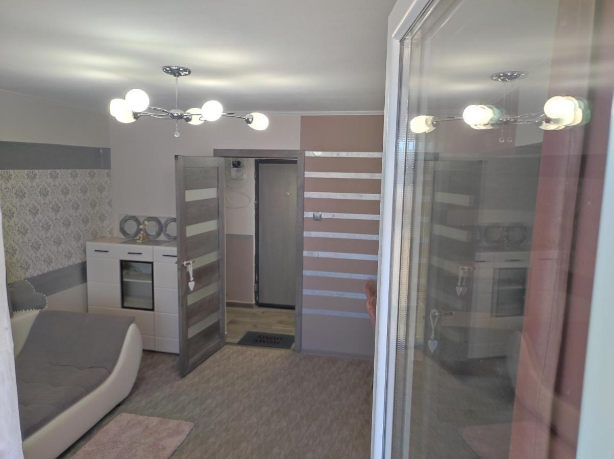 Midtown Apartment Орадя Экстерьер фото